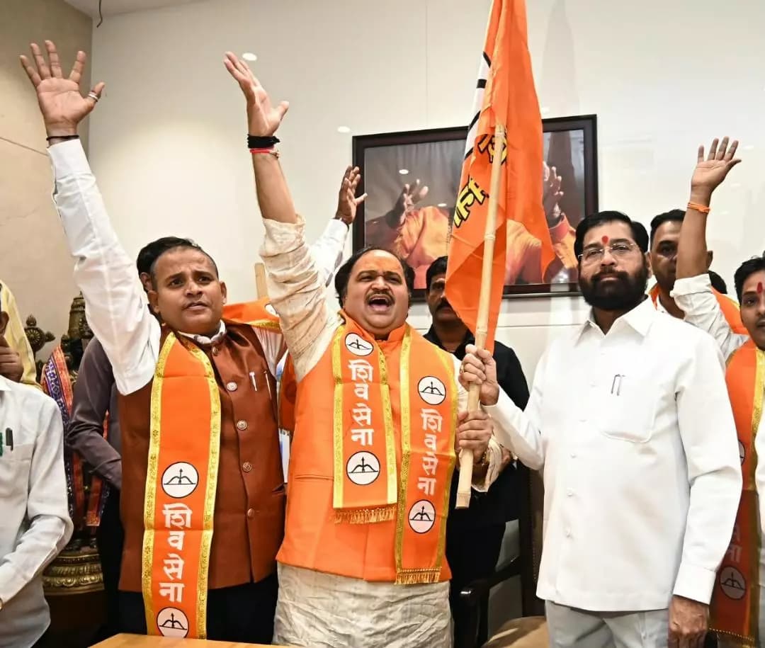 ठाणे: ठाण्यात आनंद दुबे यांनी एकनाथ शिंदेंच्या उपस्थितीत शिवसेनेत प्रवेश