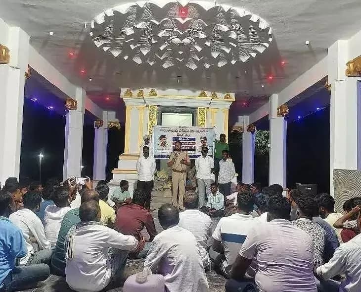 కుల్చారం: కూల్చారం మండలం రంగంపేటలో పోలీసుల భద్రతా అవగాహన కార్యక్రమం