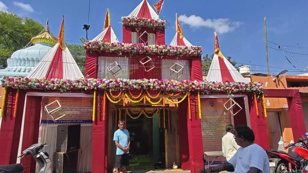 ଖରିଆର: ଖଡ଼ିଆଳ ବ୍ଲକ ଛକ ଦୁର୍ଗା ପୂଜା ମଣ୍ଡପରେ ଆରମ୍ଭ ହେଲା ଷଷ୍ଠୀ କଳ୍ପ ପୂଜା