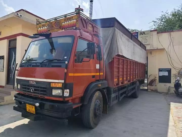 गुड़ामालानी: बालोतरा में 197 कार्टन अवैध अंग्रेजी शराब सहित ट्रक जब्त, आरोपी गिरफ्तार