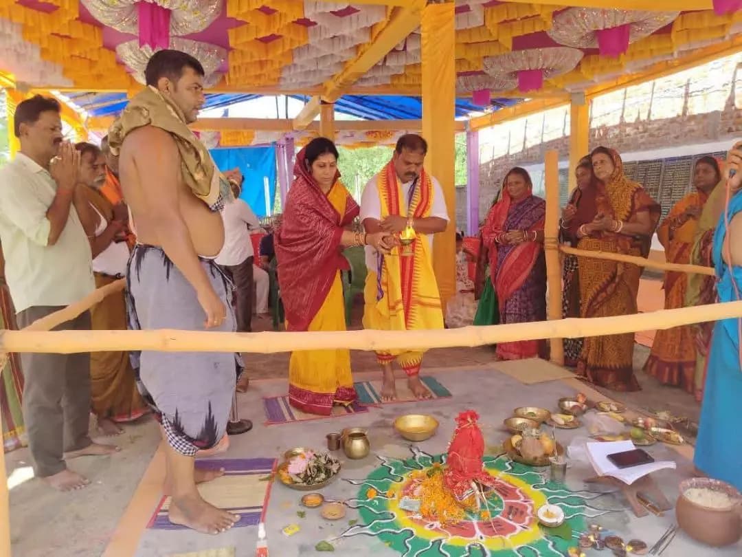 କବିସୂର୍ଯ୍ୟନଗର: କବିସୂର୍ଯ୍ୟ ନଗର: ମା ବ୍ୟାଘ୍ରଦେବୀଙ୍କ ନବରାତ୍ରୀ ପୂଜାରେ ସାମିଲ ହେଲେ ବିଧାୟକ ପ୍ରତାପ ନାୟକ