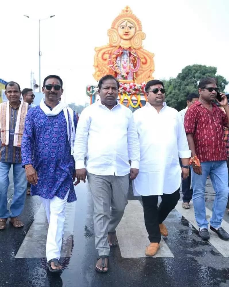ଅତାବିରା: ଅତାବିରା ଦୁର୍ଗା ମନ୍ଦିରରେ ଭବ୍ୟ କଳସ ଯାତ୍ରା: ସାମିଲ ହେଲେ ଅତାବିରା ବିଧାୟକ