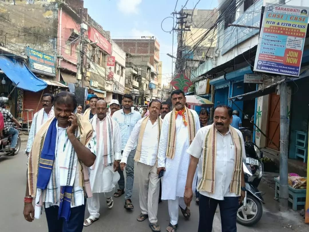 କଟକ ପୌରାଞ୍ଚଳ: କଟକ ଦୁର୍ଗାପୂଜା: ୨୦ରୁ ଅଧିକ ମଣ୍ଡପ ବୁଲିଲେ ବିଜେଡି ନେତା ଓ ମେୟର