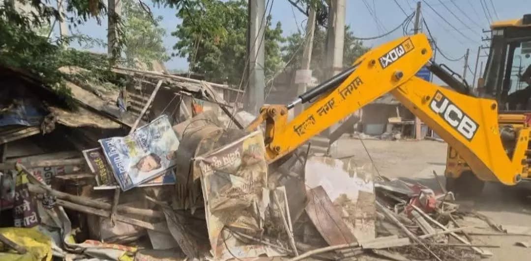 दिल्ली MCD ने गोयला डेयरी के पास अतिक्रमण हटाया
