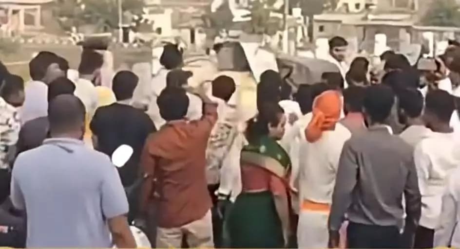 धुळे: धुळ्यात नवरात्रीत रिक्षातून गोमांस वाहतूक; संताप निर्माण