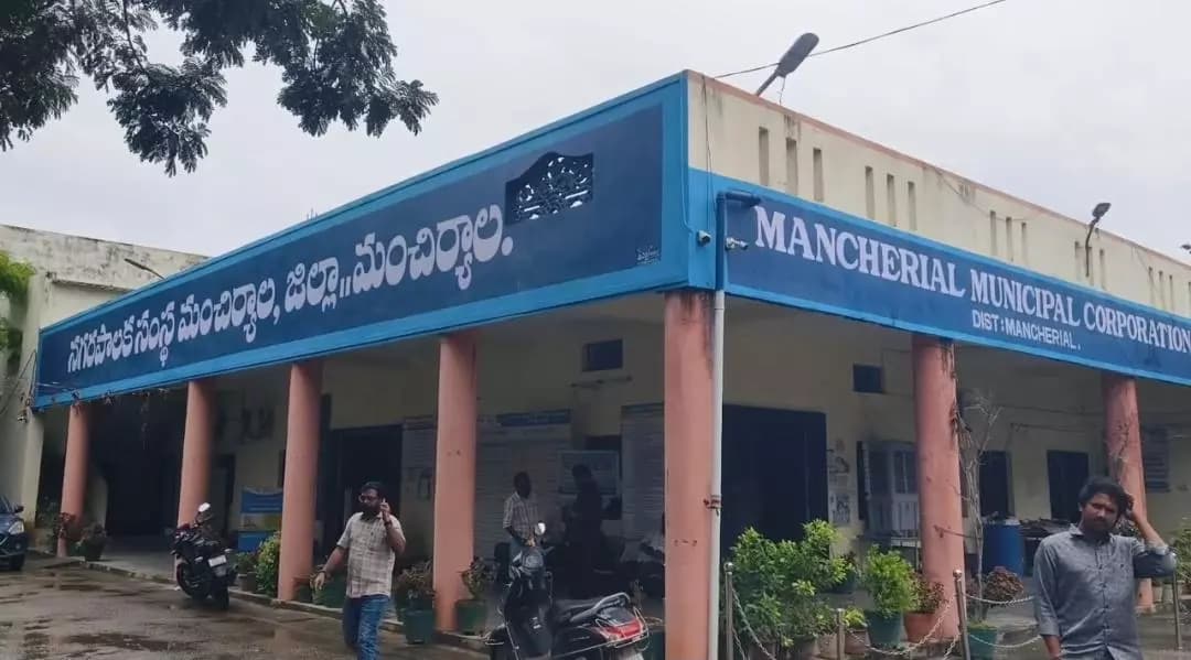 మంచిర్యాల: మంచిర్యాలలో నకిలీ సర్టిఫికెట్ల ముఠా అరెస్ట్: నిందితుల నుంచి స్టాంపులు, కంప్యూటర్ స్వాధీనం