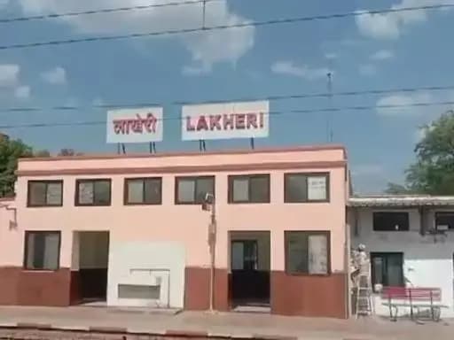 बूंदी: रेलवे पटरी पर लकड़ी रखकर ट्रेन रोकने की कोशिश, युवक गिरफ्तार