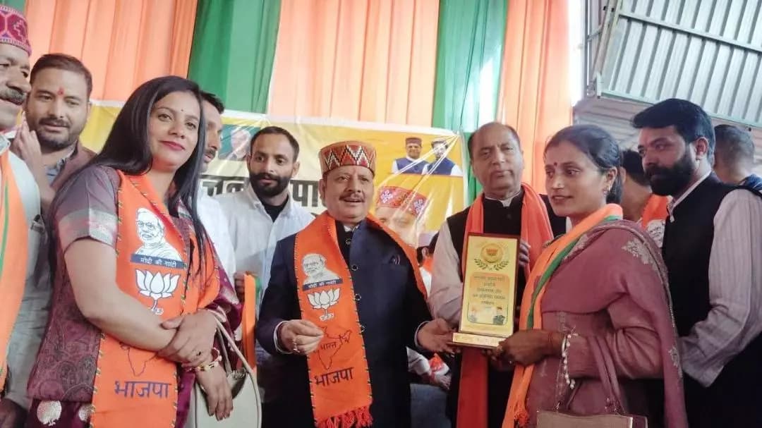 चम्बा: दिघाई पंचायत में दो महिला वार्ड सदस्यों का कांग्रेस छोड़ भाजपा में शामिल होना