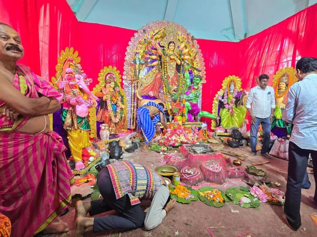 ସିମୁଳିଆ: ମହାଷ୍ଟମୀରେ ଔପଦା ବଜାର ପୂଜା ମଣ୍ଡପରେ ନୀଳଗିରି ବିଧାୟକ