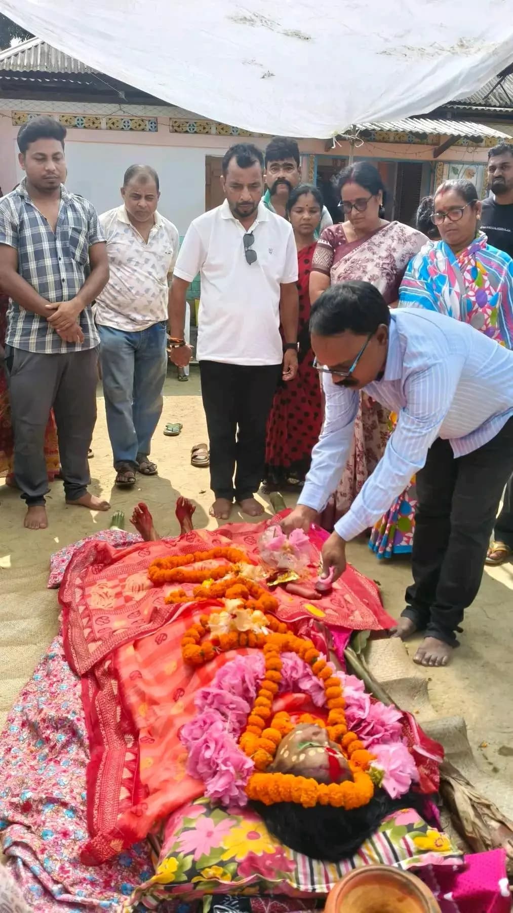 খোয়াই: খোয়াই বিধানসভার সোনাতলা গাঁওসভার রত্না ধর আর নেই, শেষ শ্রদ্ধা জানালেন সমীর কুমার দাস