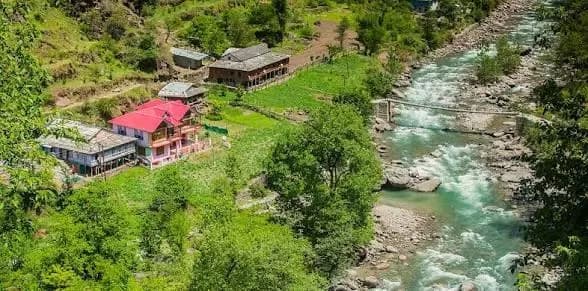 बंजार: कुल्लू के बंजार से अवैध देसी शराब की पांच बोतलें बरामद