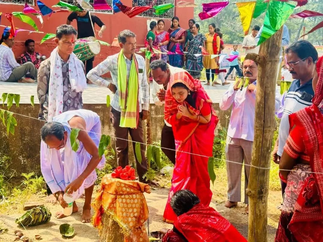 ପଦ୍ମପୁର: ମାଁ ବିନ୍ଧ୍ୟବାସିନୀଙ୍କ ପୀଠରେ ମହା ଅଷ୍ଟମୀ ପୂଜା, ସାମିଲ ହେଲେ ବିଧାୟିକା