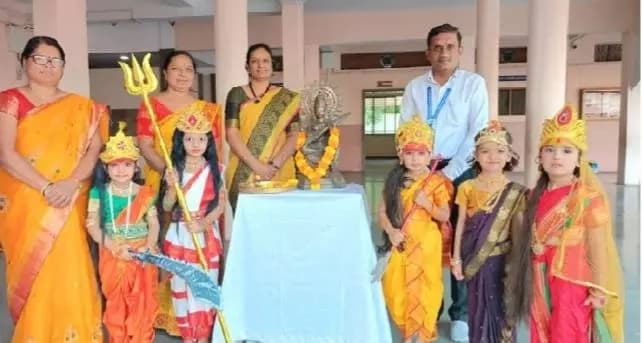 शिरपूर: शिरपूर शाळेत बालवाडी ते चौथीच्या विद्यार्थिनींसाठी सामूहिक गरबा नृत्य