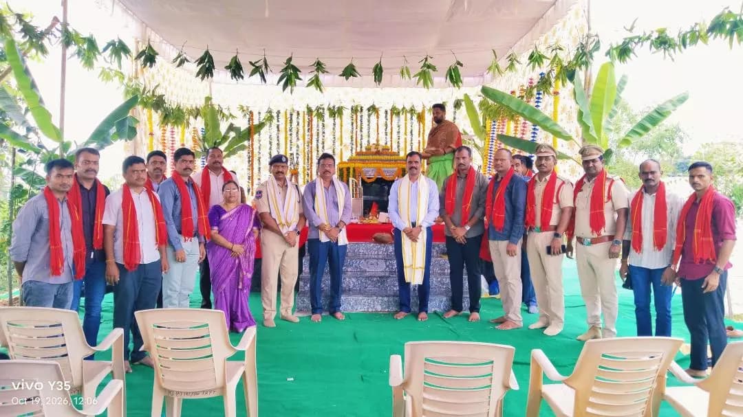 సూర్యాపేట: సూర్యాపేట జిల్లా పోలీస్ కార్యాలయంలో ఘనంగా ఆయుధ పూజ