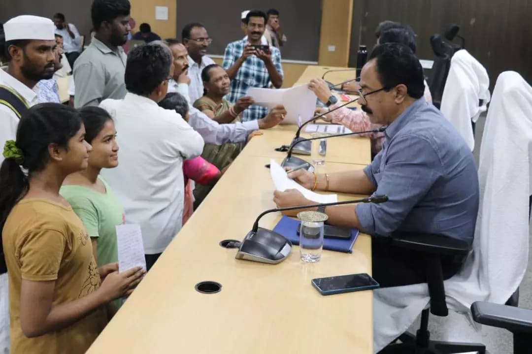 సూర్యాపేట: సూర్యాపేట ప్రజావాణి దరఖాస్తులను సత్వరమే పరిష్కరించాలి: అదనపు కలెక్టర్ ఆదేశం