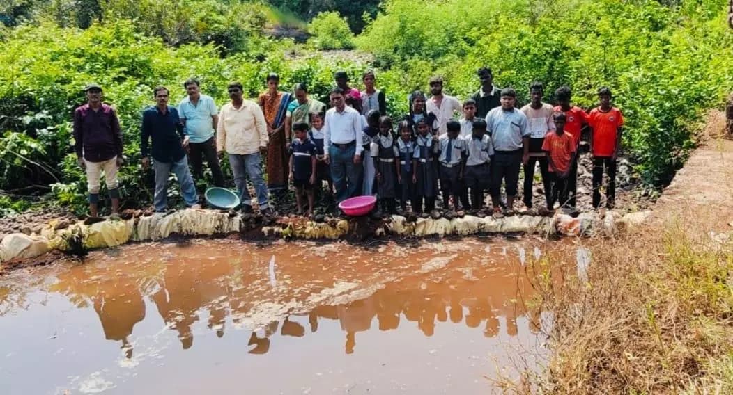 रत्नागिरी: बिजघर नं. १ शाळेने ग्रामस्थांच्या सहकार्याने १५ वनराई बंधारे बांधले