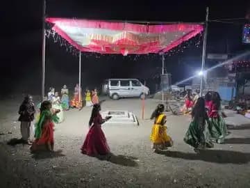 લોધીકા: લોધીકામાં નવરાત્રીની ભક્તિભાવ સાથે ઉજવણી: પ્રાચીન ગરબીની પરંપરા જીવંત