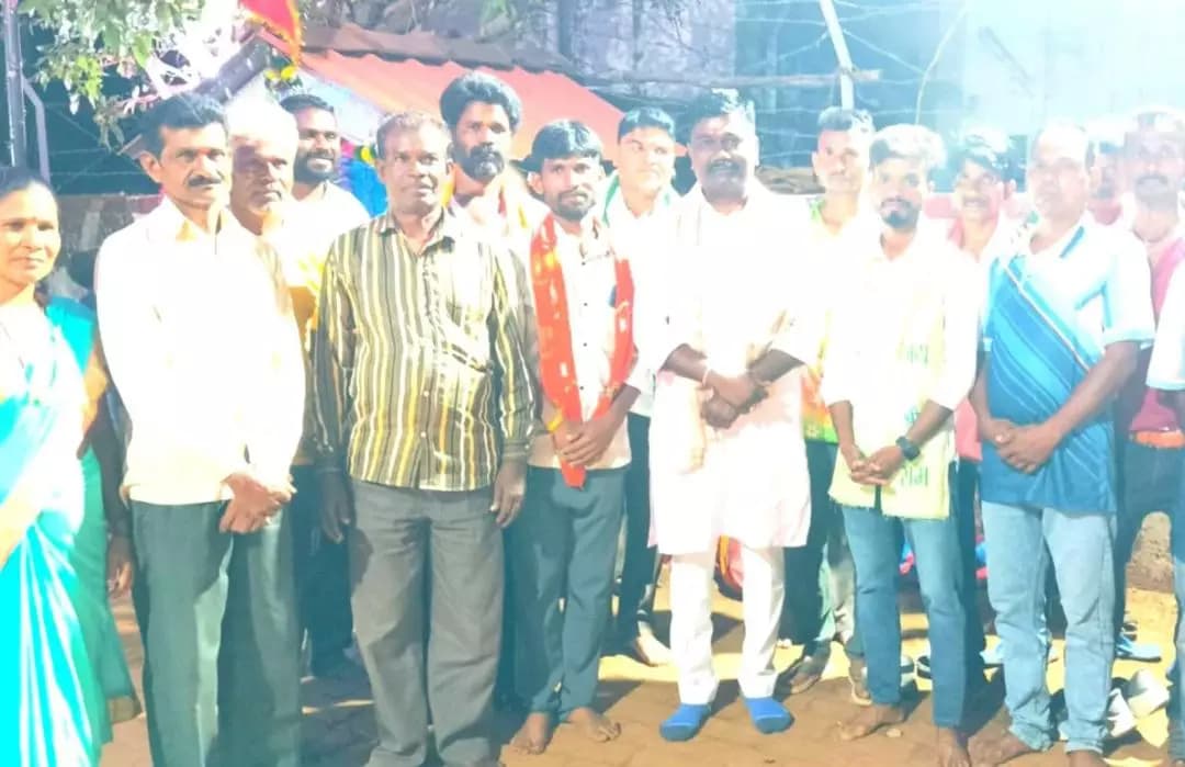 આહવા: નવરાત્રી મહોત્સવ: વિવિધ ગામોમાં ગરબે ઘૂમ્યા સ્થાનિક આગેવાન