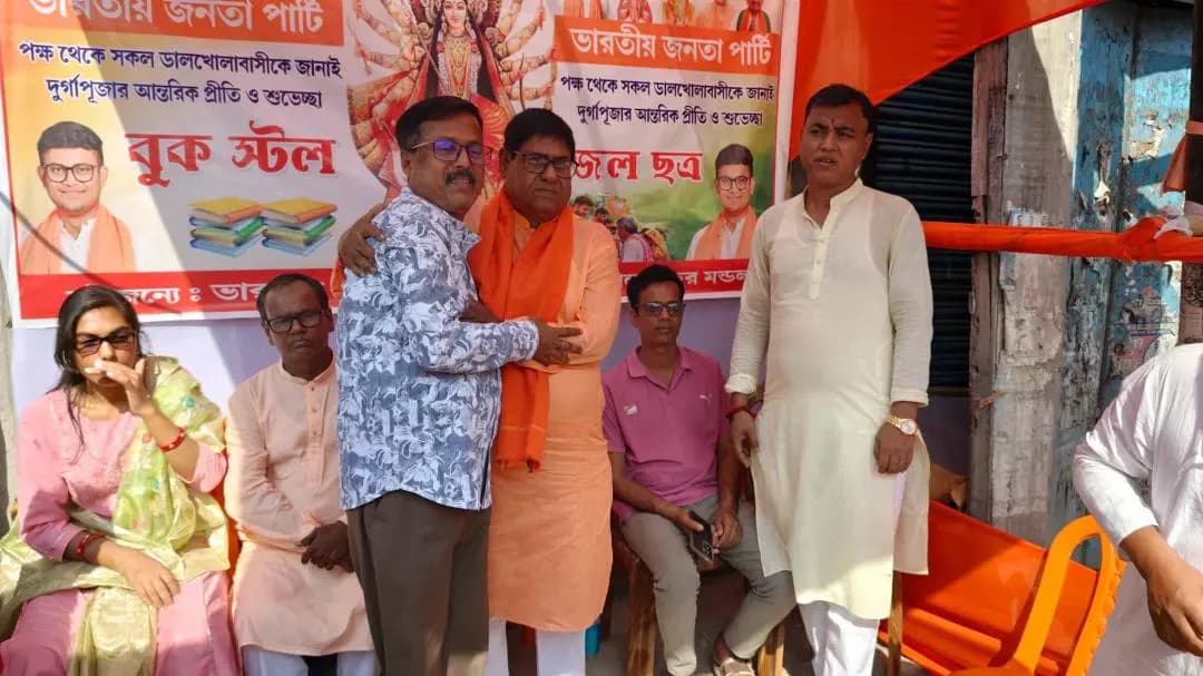 করণদিঘি: করণদিঘীতে পাঠক ও পথচারীদের জন্য বই ও জল ছড়ানোর উদ্যোগ