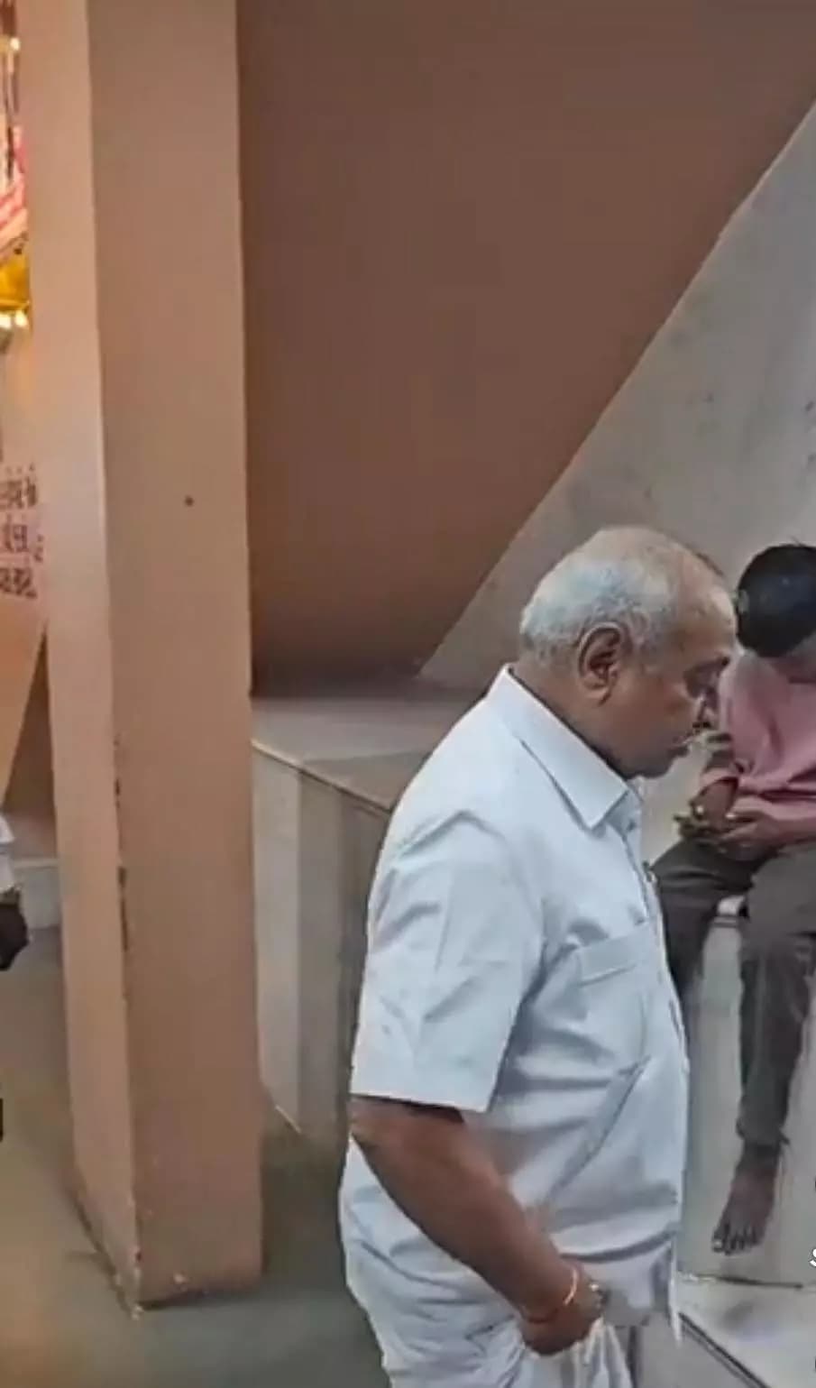 કડી: કડીમાં આઠમે નીતિન પટેલે મા અંબેના લીધા આશીર્વાદ, પરિવાર સાથે કરી પૂજા-અર્ચના