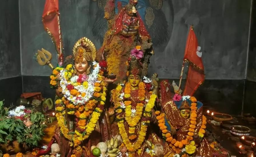 ପାରଳାଖେମୁଣ୍ଡି: ବର୍ଷକୁ ମାତ୍ର 10 ଦିନ ଖୋଲେ ଦଣ୍ଡମା ମନ୍ଦିର, ଜମିଲା ଭକ୍ତଙ୍କ ଭିଡ଼