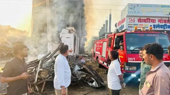 धोरीमन्ना: धोरीमन्ना के हैंडलूम में भीषण आग, 28 कर्मचारी सुरक्षित बचाए गए