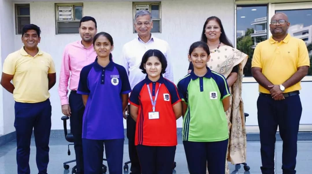 धुळे: शिरपूरमधील अमरिशभाई स्कूलच्या मुलींचा जिल्हास्तरीय बॅडमिंटन विजय