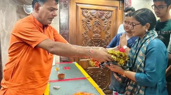 चंद्रपुर: कलेक्टर जयश्री जैन ने मां चंद्रहासिनी मंदिर में किया नवरात्रि व्यवस्थाओं का निरीक्षण