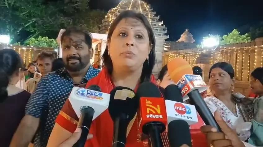 ଖଲ୍ଲିକୋଟ୍: ମାଁ ତାରାତାରିଣୀଙ୍କ ଅଲୌକିକ ଦର୍ଶନ: ମହାଗୌରୀ ଓ ମହାକାଳୀ ବେଶରେ ଝଲସିଲେ ମାଁ