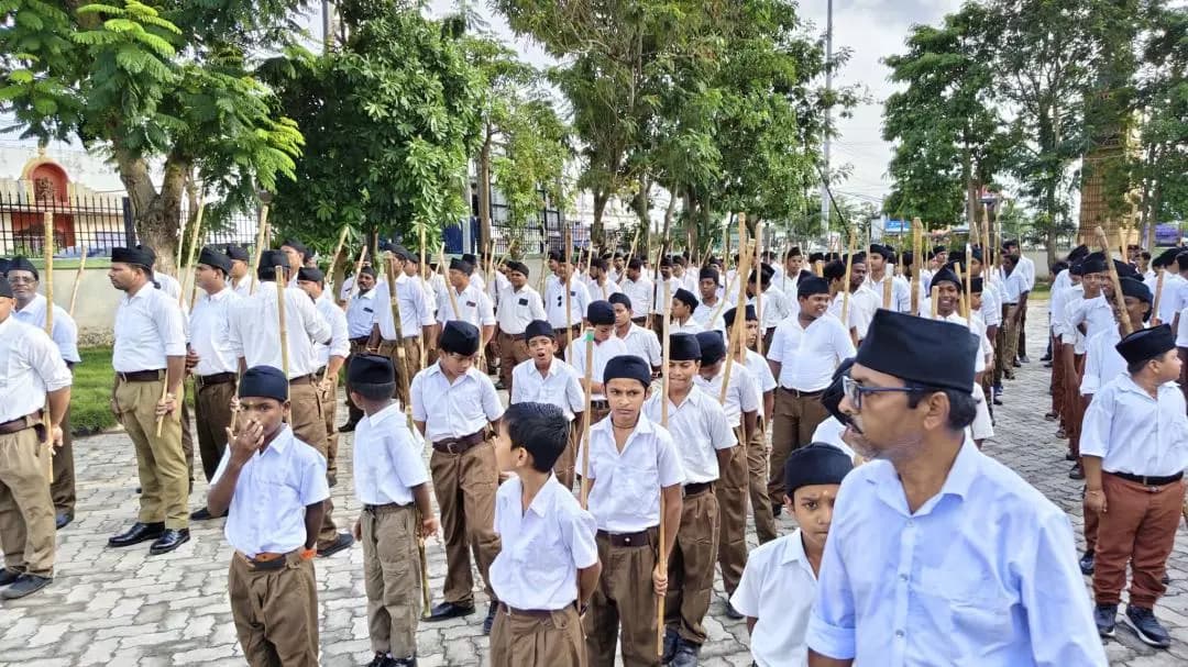 କବିସୂର୍ଯ୍ୟନଗର: କବିସୂର୍ଯ୍ୟନଗରରେ RSSର ଶତାବ୍ଦୀ ବର୍ଷ ସମାପନ: ପଥ ସଞ୍ଚଳନରେ ସାମିଲ ହେଲେ ବିଧାୟକ