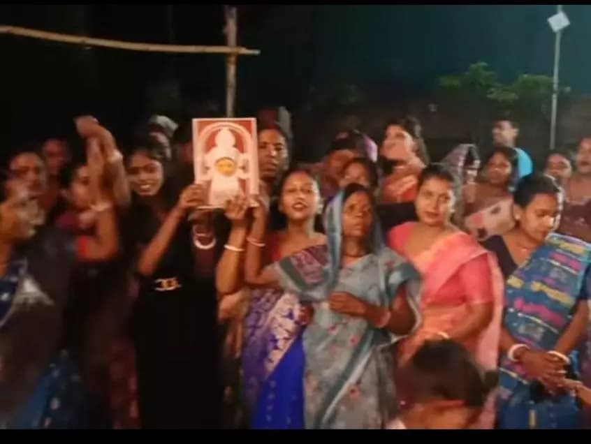 হরিহরপাড়া: শারদ সম্মাননা ২০২৬: অন্নপূর্ণা যোজনায় টাকা জমিয়ে দুর্গাপুজো ও পুরস্কার পেল হরিহরপাড়া-হাজরাপাড়ার মহিলা