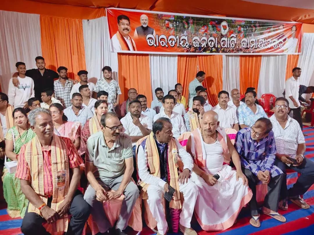 କାମାକ୍ଷାନଗର: କାମାକ୍ଷାନଗରରେ ଚା ପେ ଚର୍ଚ୍ଚାରେ ଯୋଗଦେଲେ ବିଧାୟକ ଶତ୍ରୁଘନ ଜେନା