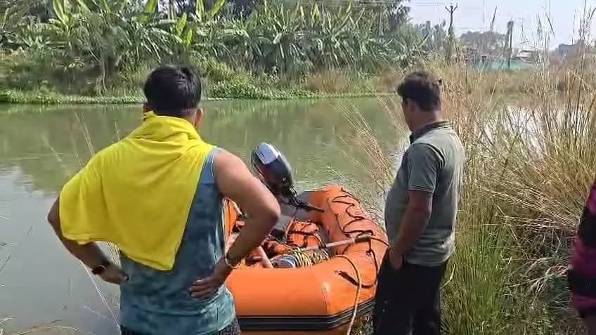 পাত্রসায়র: পুজোর দিন ডিভিসি ক্যানেলে দুই কিশোর ডুবে মৃত্যু, উদ্ধারতেও অনিশ্চয়তা