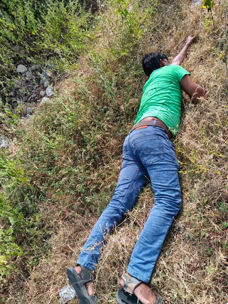 వలిగొండ: యాదాద్రి భువనగిరి జిల్లాలో ఘోర రోడ్డు ప్రమాదం: ఒకరికి తీవ్ర గాయాలు