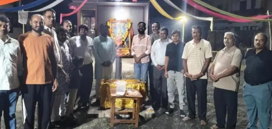 સોનગઢ: સોનગઢની નંદનવન સોસાયટીમાં નવરાત્રી પર્વે શસ્ત્ર પૂજનનું આયોજન