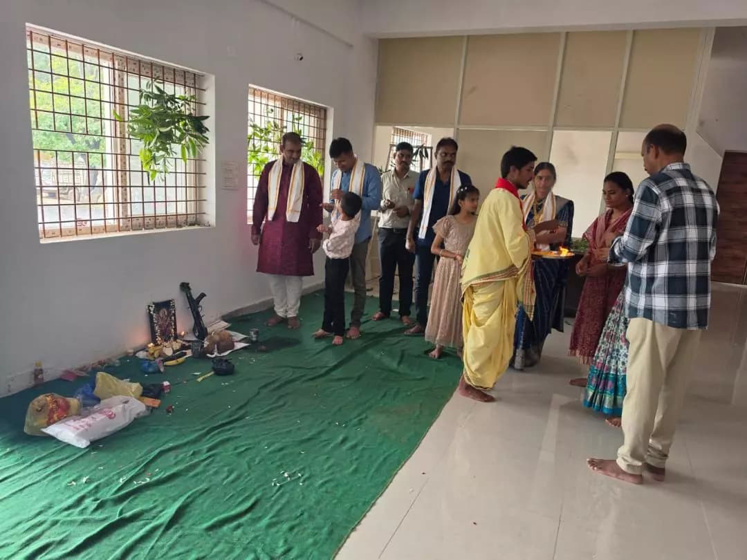 మరిపెడ: మరిపెడ పోలీస్ స్టేషన్లో ఘనంగా ఆయుధ పూజ