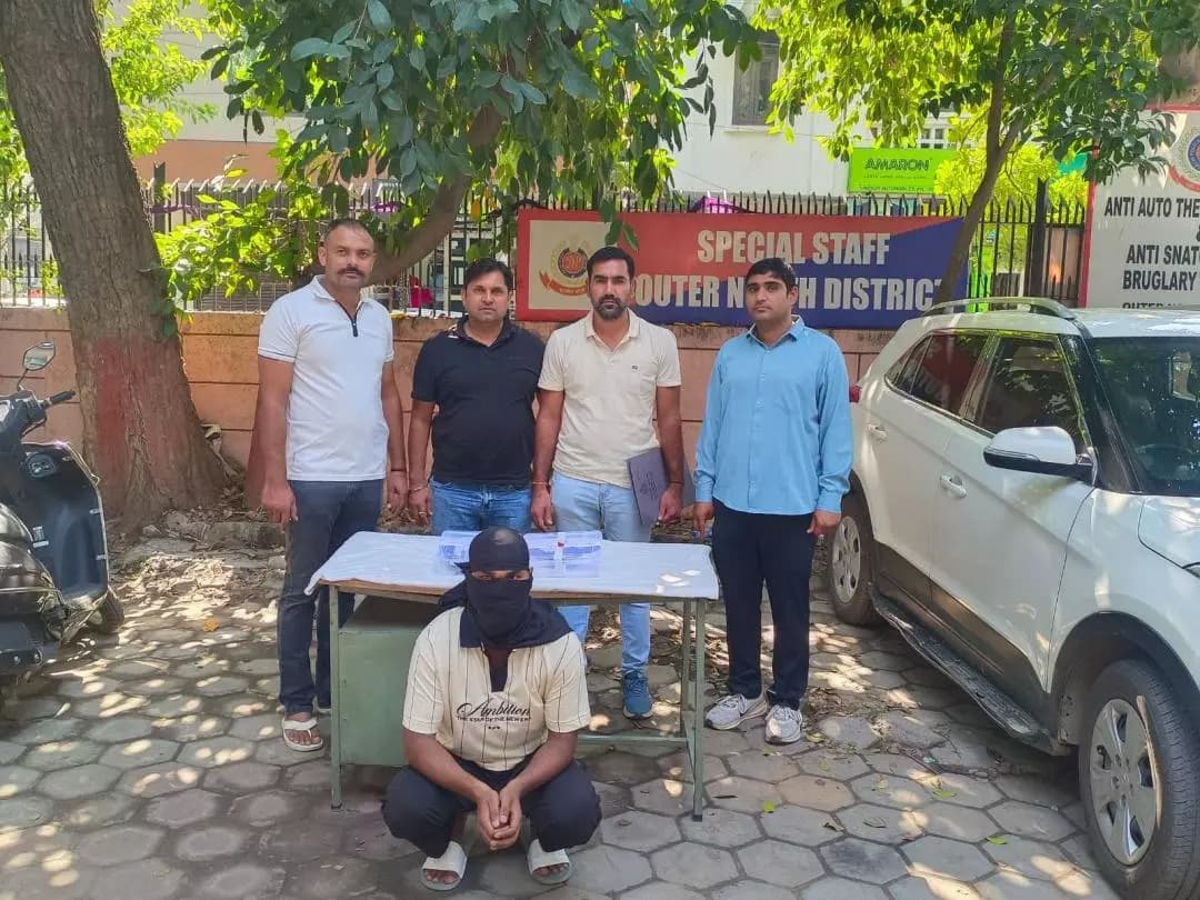 स्वरूप नगर फायरिंग: हरेंद्र उर्फ लाला गिरफ्तार, 2 देसी पिस्तौल और 2 जिंदा कारतूस बरामद