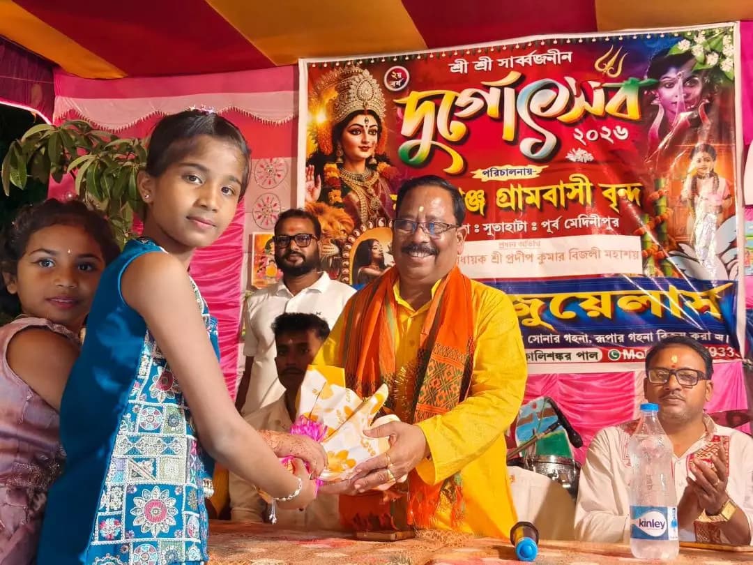 সুতাহাটা: মাধবগঞ্জে শুভ মহানবমীতে হলদিয়ার বিধায়ক প্রদীপ বিজলীর উপস্থিতি
