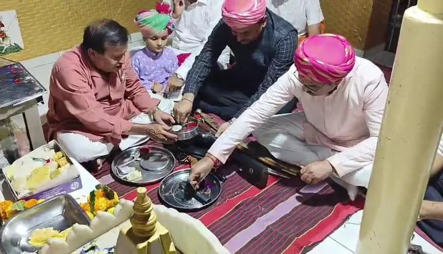 પોરબંદર: પોરબંદરમાં રાજપૂત સમાજ દ્વારા શસ્ત્રપૂજન અને વિશાળ રેલીનું ભવ્ય આયોજન