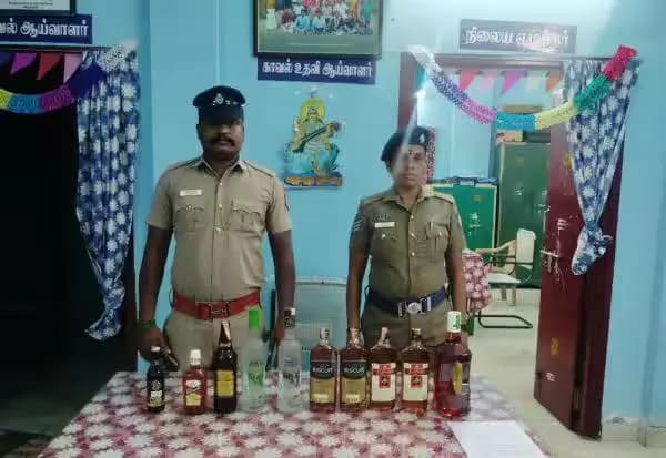 விழுப்புரம்: பாசஞ்சர் ரயிலில் கடத்திய வெளிமாநில மதுபாட்டில்கள் பறிமுதல்