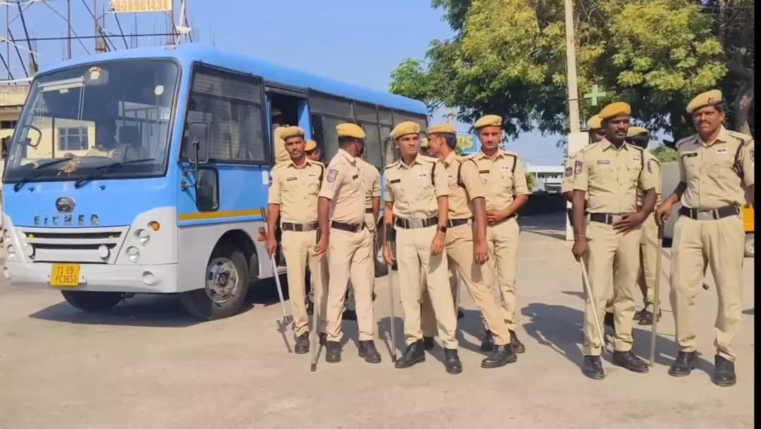 మంచిర్యాల: మంచిర్యాలలో హై టెన్షన్: ఎమ్మెల్యే అనుచరుల ముట్టడి వార్తలతో భారీగా మోహరించిన పోలీసులు