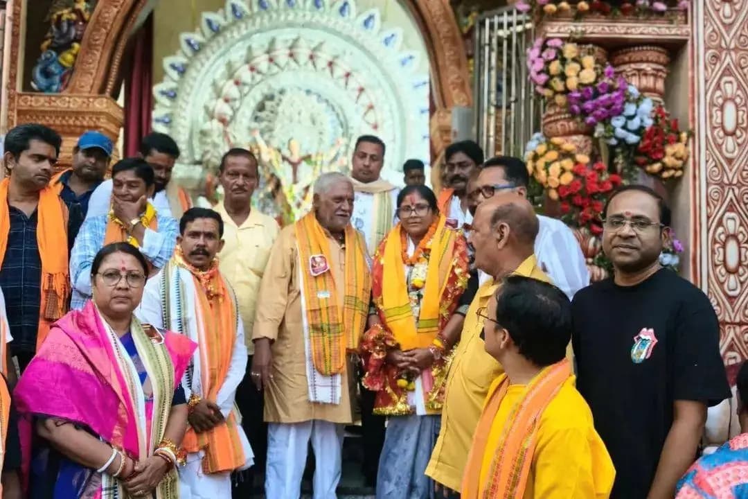 କଟକ ପୌରାଞ୍ଚଳ: କଟକ ପୂଜା ମଣ୍ଡପ ବୁଲିଲେ ବିଜେପି ନେତ୍ରୀ ସ୍ମୃତି ପଟ୍ଟନାୟକ