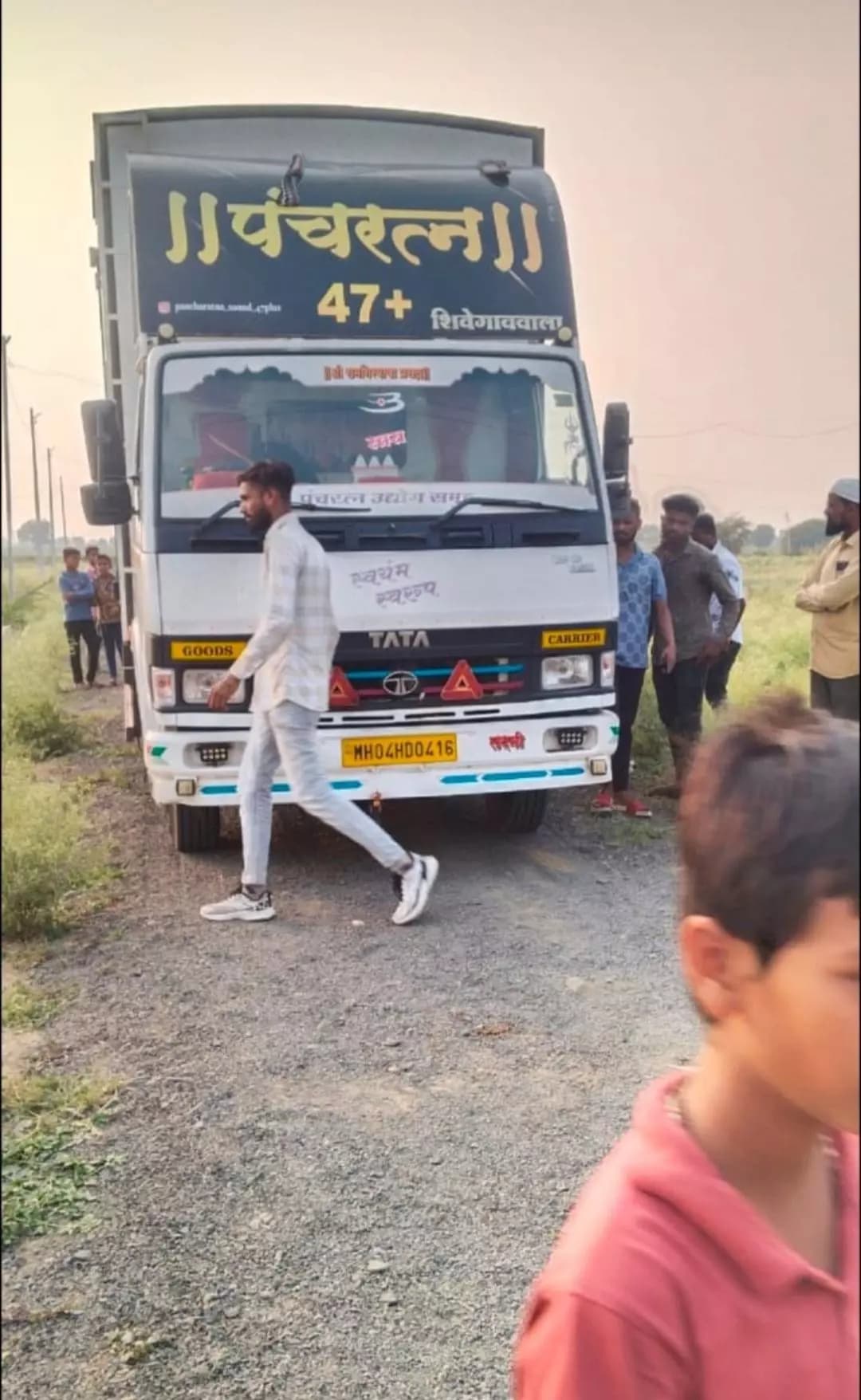 बाळापूर: हातरुण गावात डीजे वाहनेच्या तारेशी संपर्कामुळे 1 ठार 6 जखमी