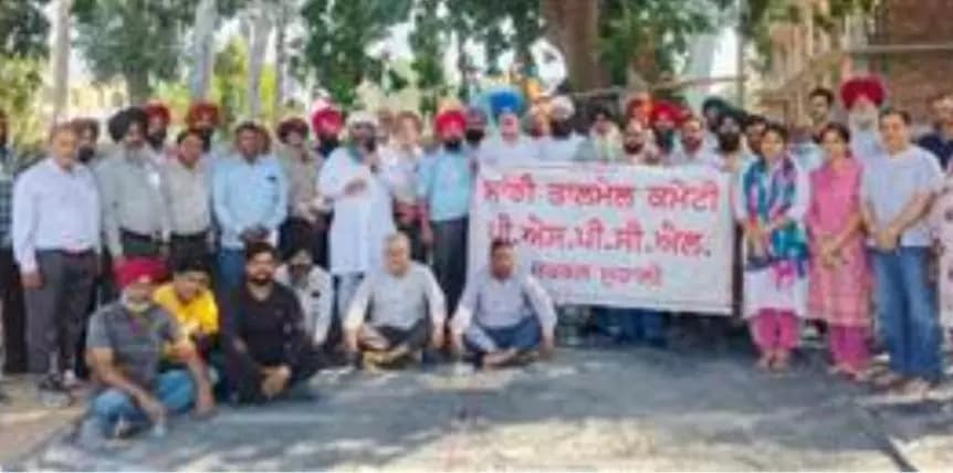 ਐਸਏਐਸ ਨਗਰ ਮੁਹਾਲੀ: ਮੁਹਾਲੀ 'ਚ ਪਾਵਰਕਾਮ ਮੁਲਾਜ਼ਮਾਂ ਦੀ 2 ਦਿਨਾਂ ਹੜਤਾਲ, ਸਰਕਾਰ ਖਿਲਾਫ ਪ੍ਰਦਰਸ਼ਨ