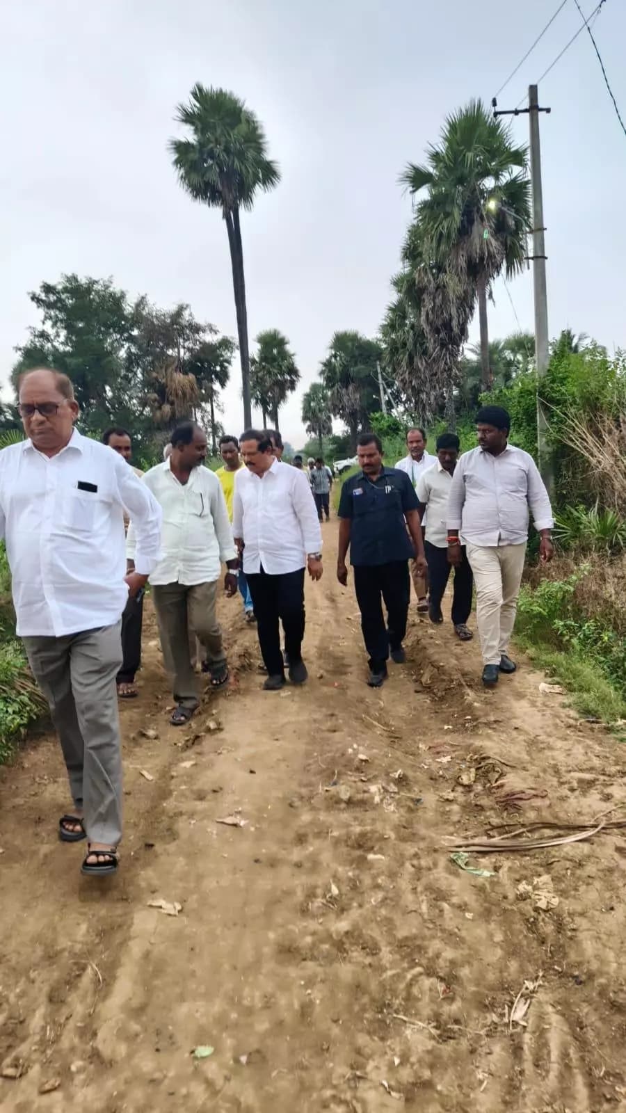 మహబూబాబాద్: జమాండ్లపల్లిలో స్మశాన వాటిక కోసం స్థల పరిశీలన చేసిన ఎమ్మెల్యే మురళీ నాయక్