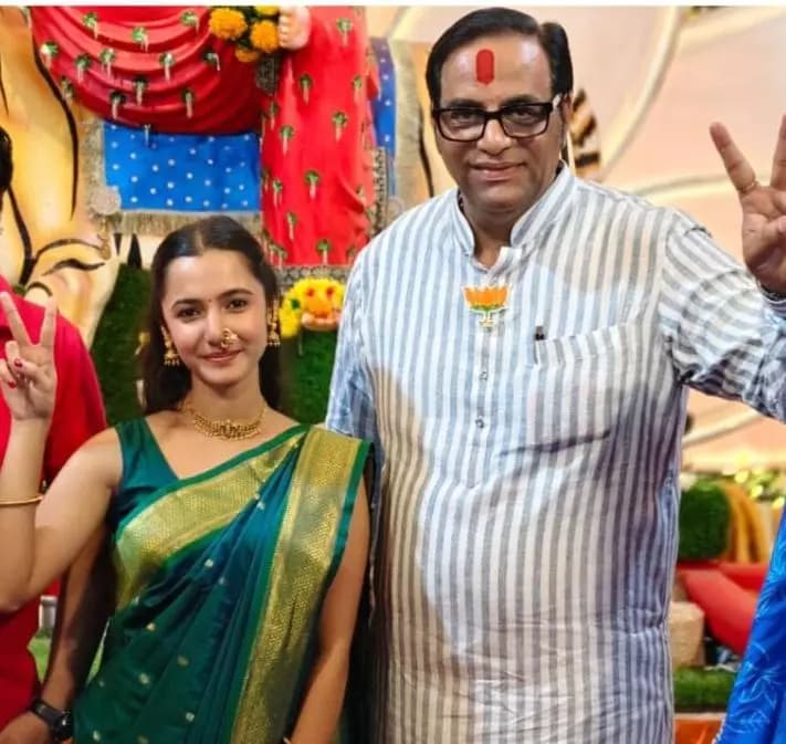 रत्नागिरी: खेडमध्ये ‘नमो दांडिया’ २०२६ चा जल्लोष; शिवानी धोपावकरच्या परफॉर्मन्सने रंगला कार्यक्रम