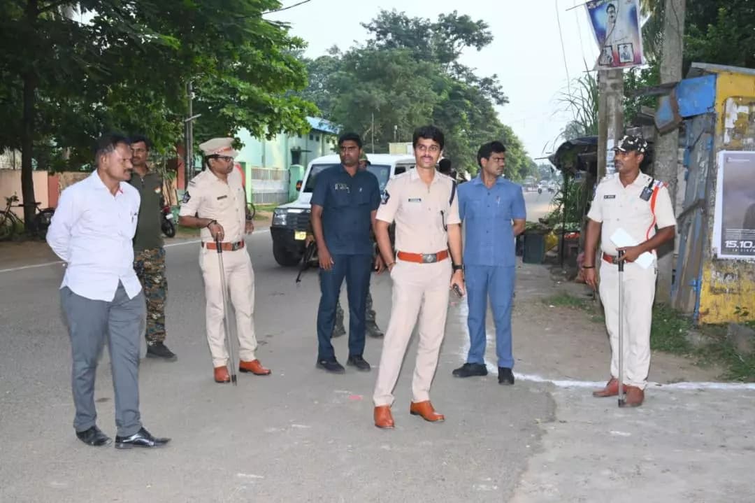 శ్రీకాకుళం: నామినేషన్ కేంద్రాల్లో ఎస్పీ ఆకస్మిక తనిఖీలు, కట్టుదిట్టమైన భద్రత