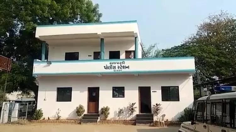 ઝઘડિયા: રાજપારડી-નેત્રંગ રોડ પર કેબિન હટાવવાને લઈ વિવાદ, બંને પક્ષે સામસામી ફરિયાદ