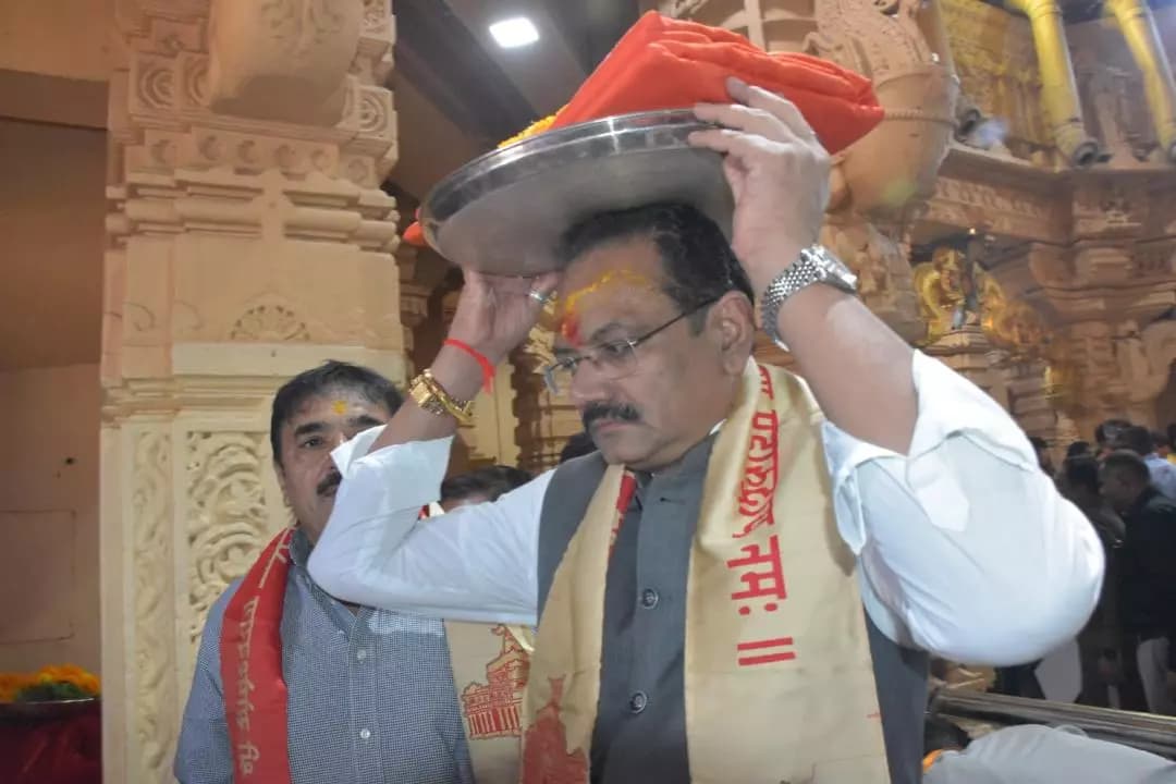 પાટણ વેરાવળ: સોમનાથમાં ભાવનગરના ૨,૧૦૦ શ્રદ્ધાળુઓનું આગમન, મંત્રી જીતુભાઈ વાઘાણીએ કરી ધ્વજપૂજા