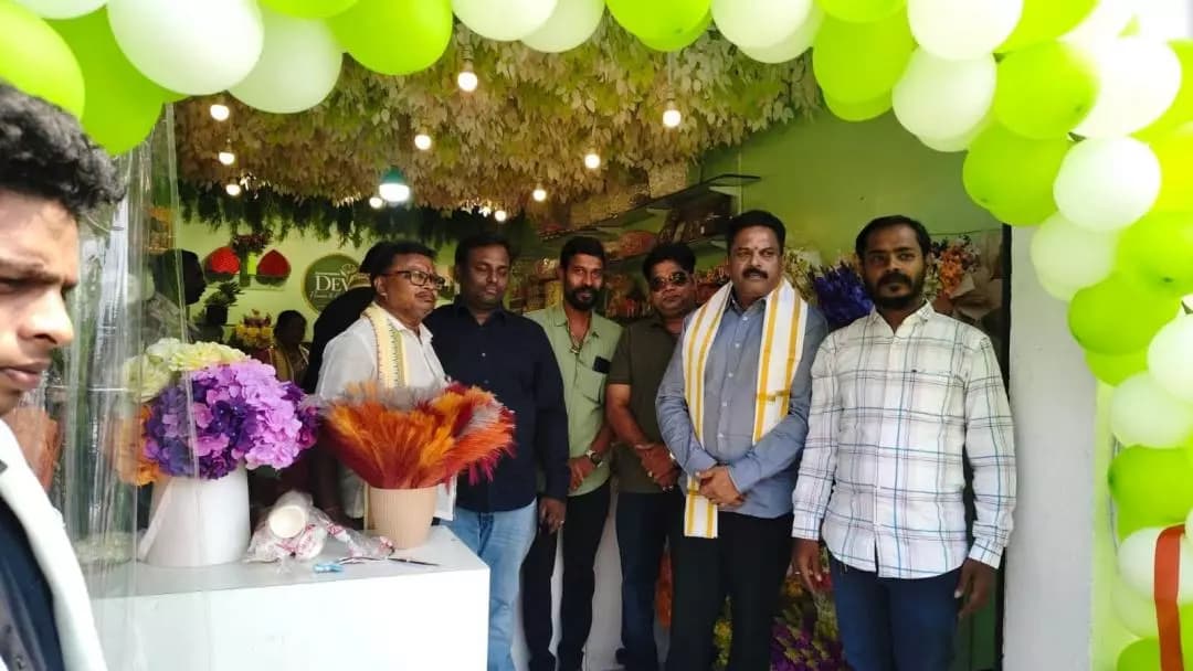 ଚିକିଟି: ପ୍ରେମ ନଗରରେ ଉଦ୍ଘାଟିତ ହେଲା DEV Flower & Gift Studio